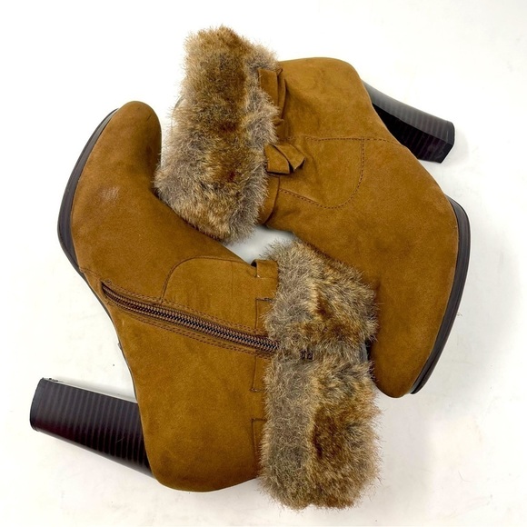 Dana Buchman Brown Faux Leather Ankle Booties Size 7.5 Side Zip Heels - Picture 4 of 10